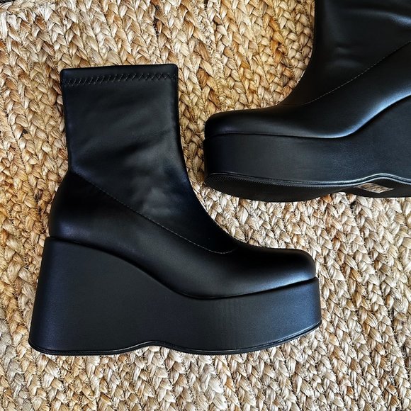 NEW Black Stretchy Platform Wedge Heel Sock Fitted Ankle Boot Booties Pull-On - Picture 2 of 5